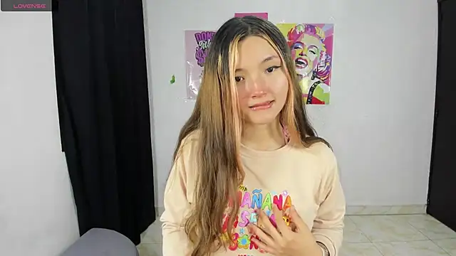 Snapshot of Alice_bloom_ chatting on 11.14.25 Alice bloom online show from 11.14.25