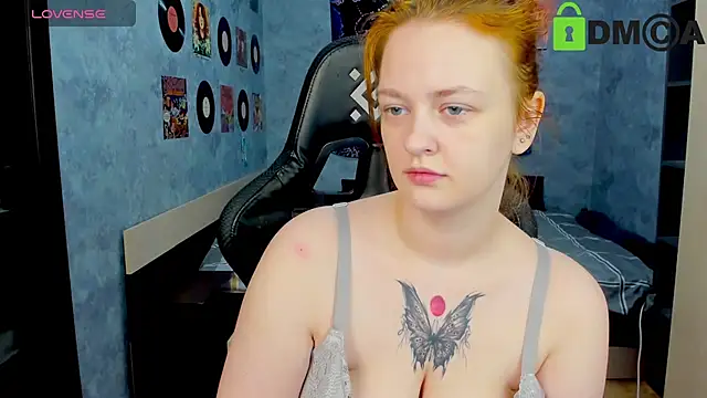 Snapshot of madness_lia chatting on 02.21.25 madness lia online show from 02.21.25