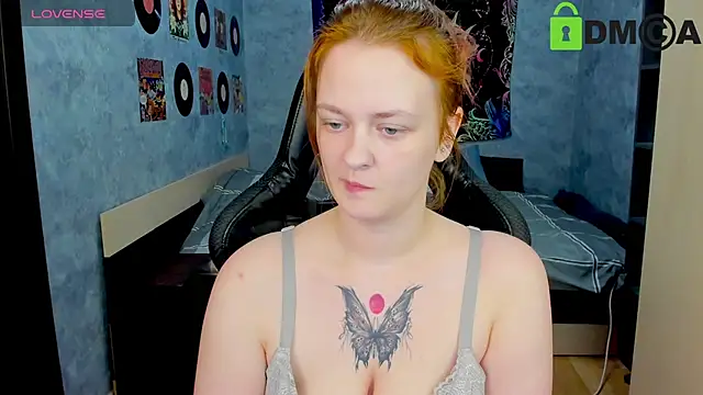 Snapshot of madness_lia chatting on 02.21.25 madness lia online show from 02.21.25