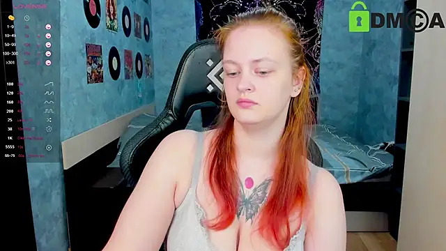 Snapshot of madness_lia chatting on 03.10.25 madness lia online show from 03.10.25