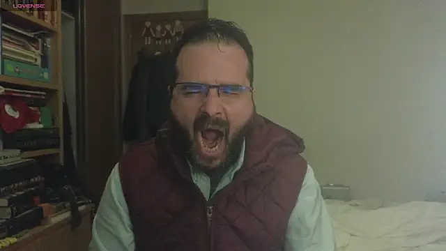 Snapshot of curiosillo83 chatting on 03.05.25 curiosillo83 online show from 03.05.25