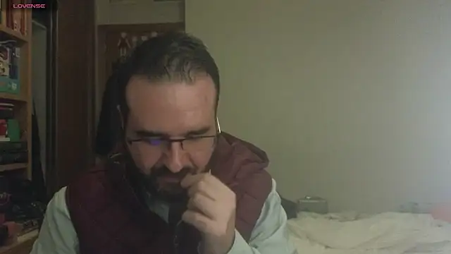 Snapshot of curiosillo83 chatting on 03.06.25 curiosillo83 online show from 03.06.25