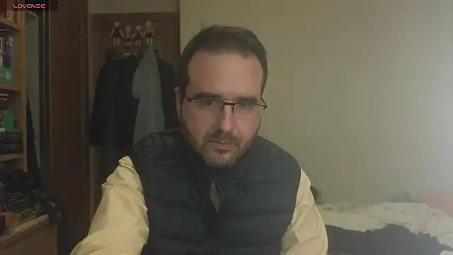 Snapshot of curiosillo83 chatting on 03.06.25 curiosillo83 online show from 03.06.25