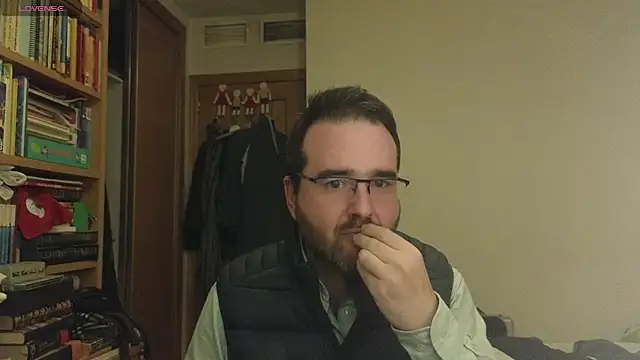 Snapshot of curiosillo83 chatting on 03.10.25 curiosillo83 online show from 03.10.25