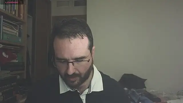 Snapshot of curiosillo83 chatting on 03.21.25 curiosillo83 online show from 03.21.25