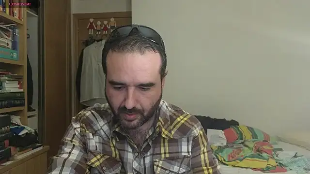 Snapshot of curiosillo83 chatting on 10.03.25 curiosillo83 online show from 10.03.25