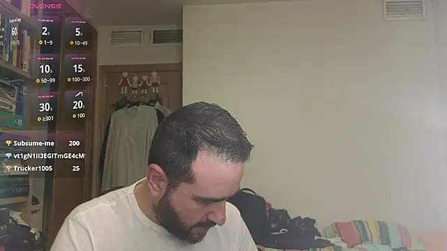 Snapshot of curiosillo83 chatting on 10.12.25 curiosillo83 online show from 10.12.25