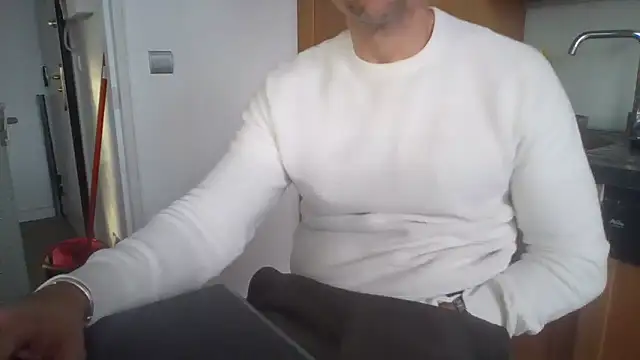 Snapshot of jouet75 chatting on 05.15.26 jouet75 online show from 05.15.26