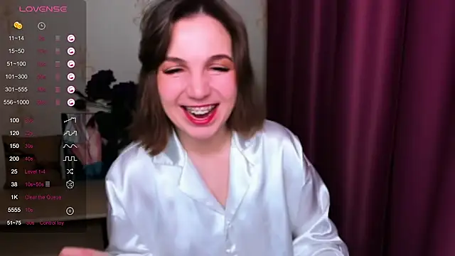 KindHazelHere  online show from 03.05.25