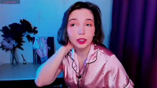 KindHazelHere  online show from 10.20.25