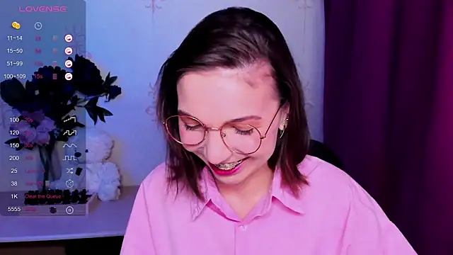 KindHazelHere  online show from 03.08.26