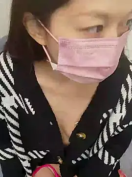 Snapshot of Lu_Nana chatting on 12.18.24 Lu Nana online show from 12.18.24