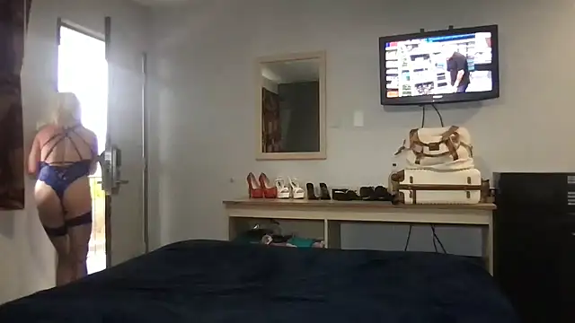 TiffaneyLove online show from 03.11.26