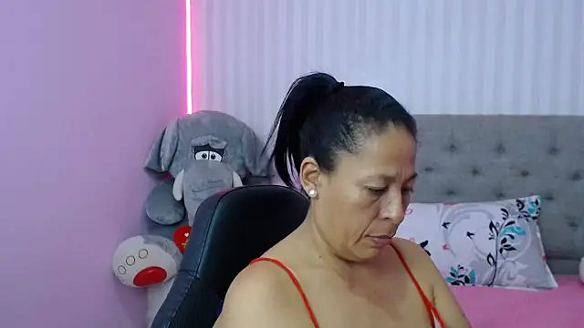 mature martina online show from 01.24.25