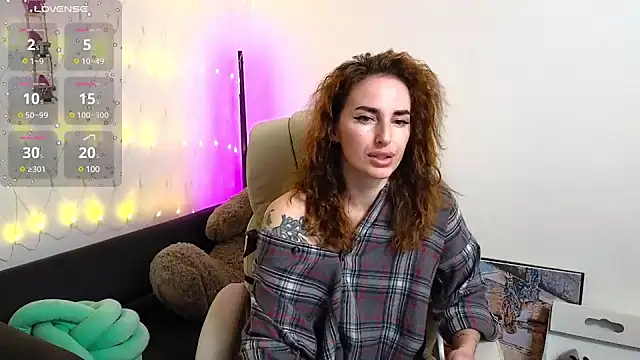 Snapshot of xx_adrihanna_xx chatting on 01.21.25 xx adrihanna xx online show from 01.21.25