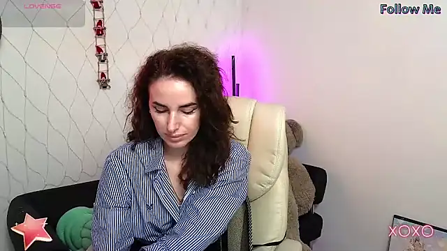 Snapshot of xx_adrihanna_xx chatting on 01.28.25 xx adrihanna xx online show from 01.28.25