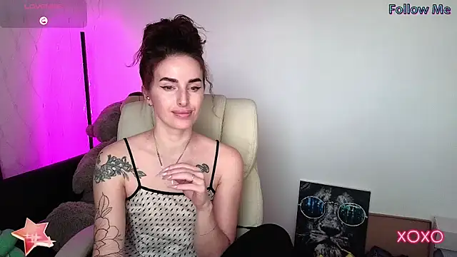 Snapshot of xx_adrihanna_xx chatting on 02.05.25 xx adrihanna xx online show from 02.05.25