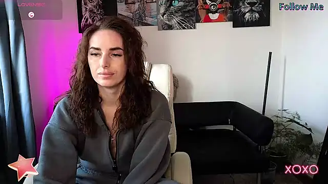 Snapshot of xx_adrihanna_xx chatting on 02.14.25 xx adrihanna xx online show from 02.14.25