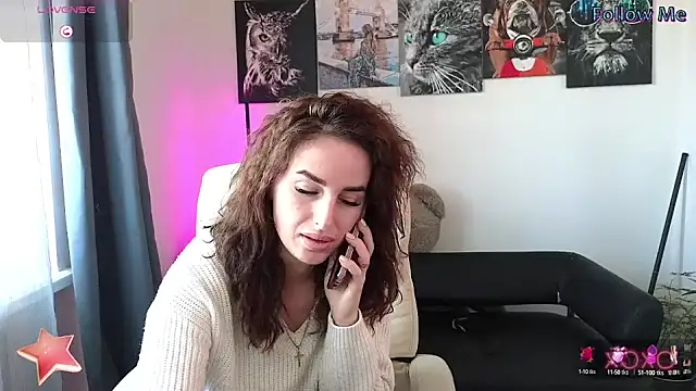 Snapshot of xx_adrihanna_xx chatting on 02.18.25 xx adrihanna xx online show from 02.18.25