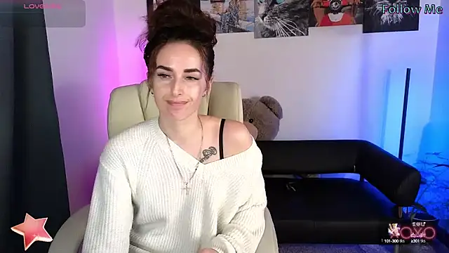 Snapshot of xx_adrihanna_xx chatting on 02.18.25 xx adrihanna xx online show from 02.18.25