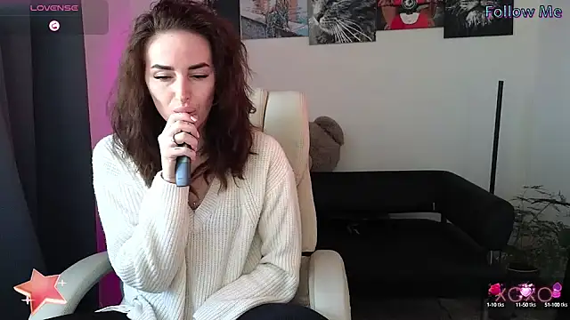 Snapshot of xx_adrihanna_xx chatting on 02.19.25 xx adrihanna xx online show from 02.19.25