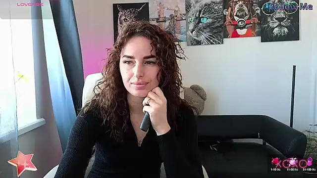 Snapshot of xx_adrihanna_xx chatting on 02.21.25 xx adrihanna xx online show from 02.21.25