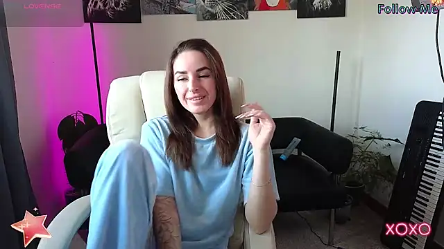 Snapshot of xx_adrihanna_xx chatting on 02.28.25 xx adrihanna xx online show from 02.28.25