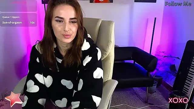 Snapshot of xx_adrihanna_xx chatting on 03.06.25 xx adrihanna xx online show from 03.06.25