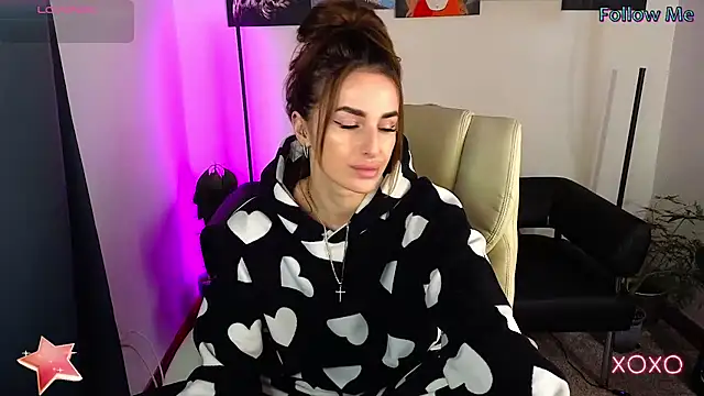 Snapshot of xx_adrihanna_xx chatting on 03.11.25 xx adrihanna xx online show from 03.11.25