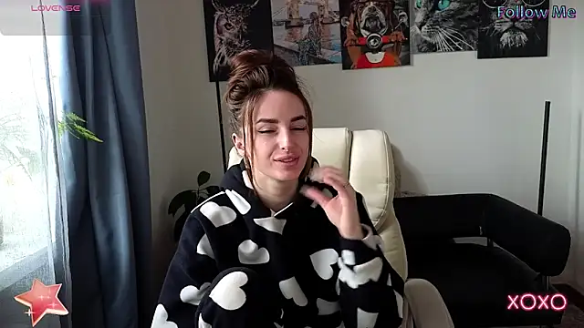 Snapshot of xx_adrihanna_xx chatting on 03.15.25 xx adrihanna xx online show from 03.15.25