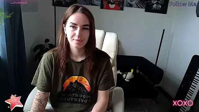Snapshot of xx_adrihanna_xx chatting on 03.17.25 xx adrihanna xx online show from 03.17.25