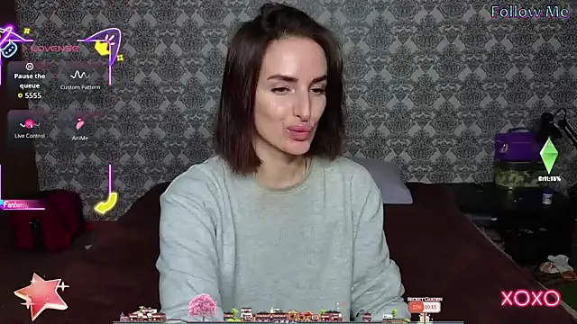 Snapshot of xx_adrihanna_xx chatting on 10.10.25 xx adrihanna xx online show from 10.10.25