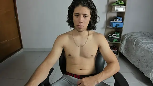 Snapshot of imtonny19 chatting on 02.15.25 imtonny19 online show from 02.15.25