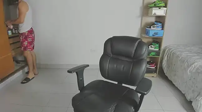 Snapshot of imtonny19 chatting on 02.17.25 imtonny19 online show from 02.17.25