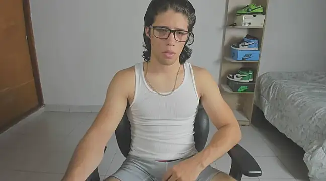 Snapshot of imtonny19 chatting on 02.25.25 imtonny19 online show from 02.25.25