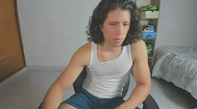 Snapshot of imtonny19 chatting on 03.23.25 imtonny19 online show from 03.23.25