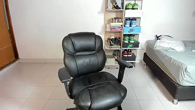 Snapshot of imtonny19 chatting on 09.14.25 imtonny19 online show from 09.14.25