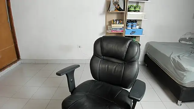 Snapshot of imtonny19 chatting on 10.12.25 imtonny19 online show from 10.12.25