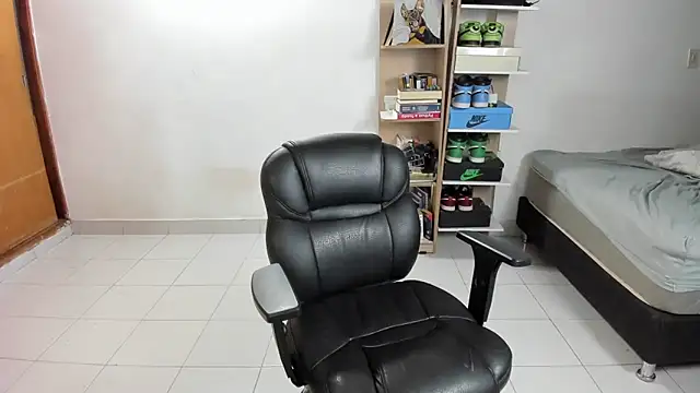 Snapshot of imtonny19 chatting on 10.15.25 imtonny19 online show from 10.15.25