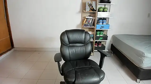 Snapshot of imtonny19 chatting on 12.02.25 imtonny19 online show from 12.02.25