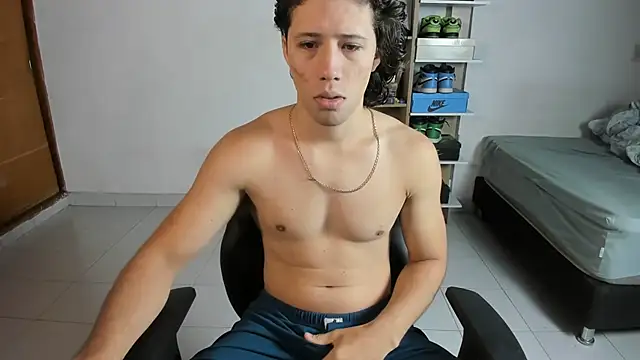 Snapshot of imtonny19 chatting on 12.05.25 imtonny19 online show from 12.05.25