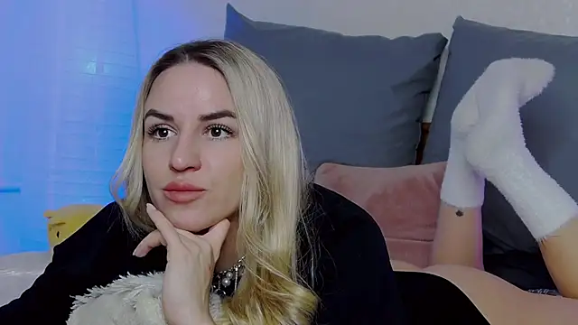 SofiJames online show from 02.25.25