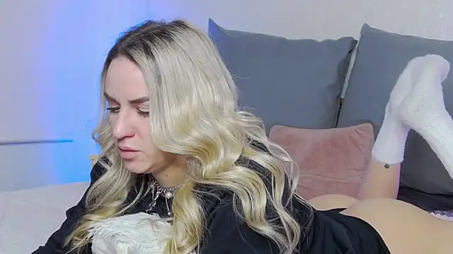 SofiJames online show from 03.06.25