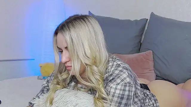 SofiJames online show from 03.11.25