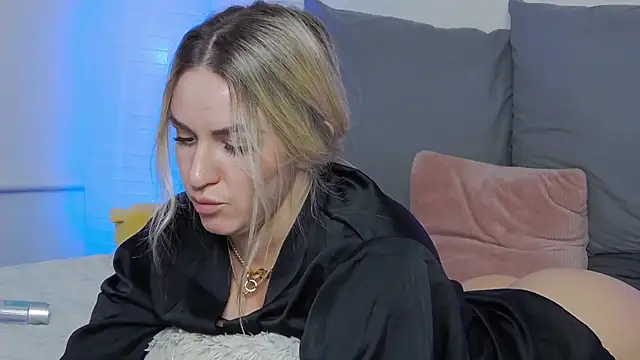 SofiJames online show from 03.17.25