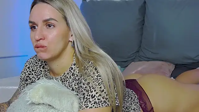 SofiJames online show from 10.31.25