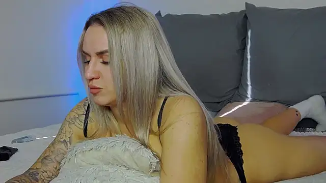 SofiJames online show from 11.04.25