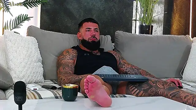 Snapshot of masterkingofmusclee chatting on 09.22.25 masterkingofmusclee online show from 09.22.25