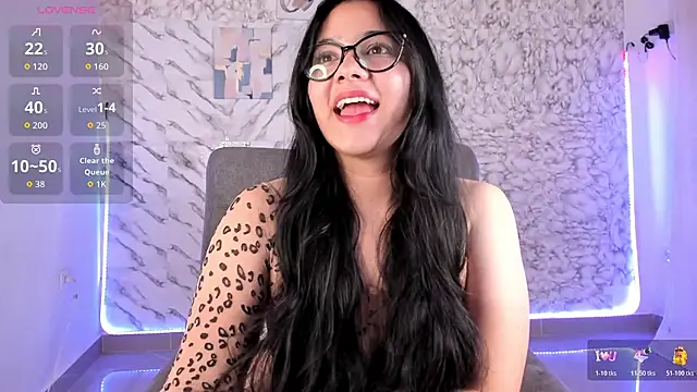 Snapshot of VALERIADREMS chatting on 10.19.25 VALERIADREMS online show from 10.19.25