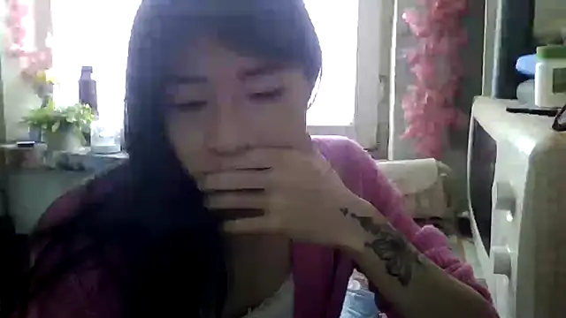 CarlyJoy online show from 04.18.26